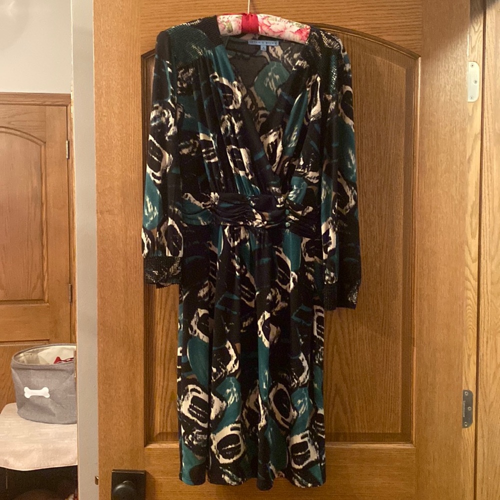 Like new Antonio Melani dress; sz 6; beaded shoulders